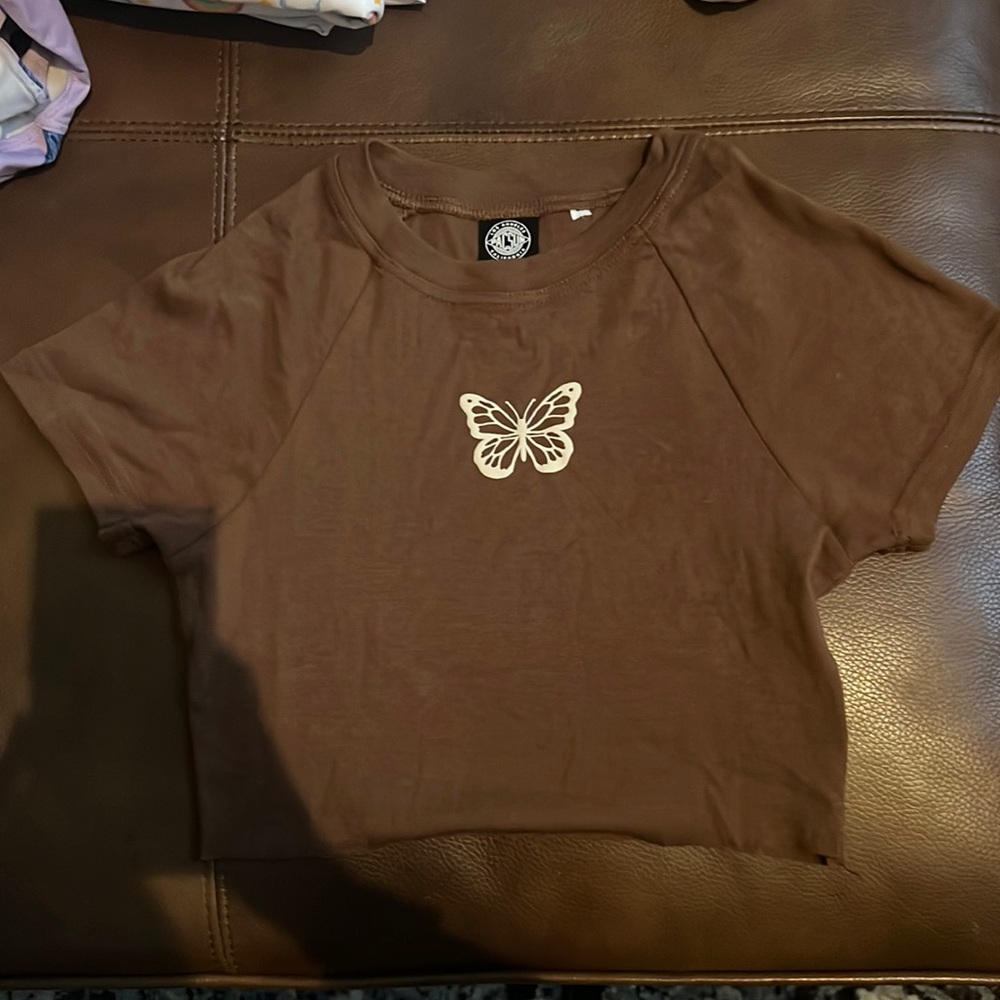 Cute little cropped tee